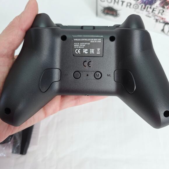 Black X Box  X/S One/ PC Wireless  Gaming Controller  17 Numeric buttons - Picture 5 of 8